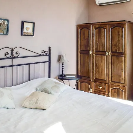 Six-bedroom Holiday In