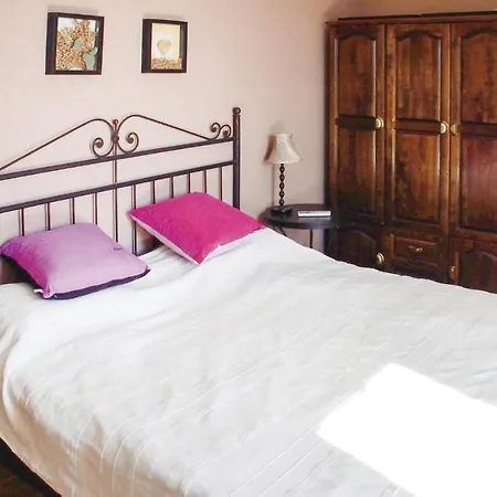 Сasa de vacaciones Six-bedroom Holiday In *